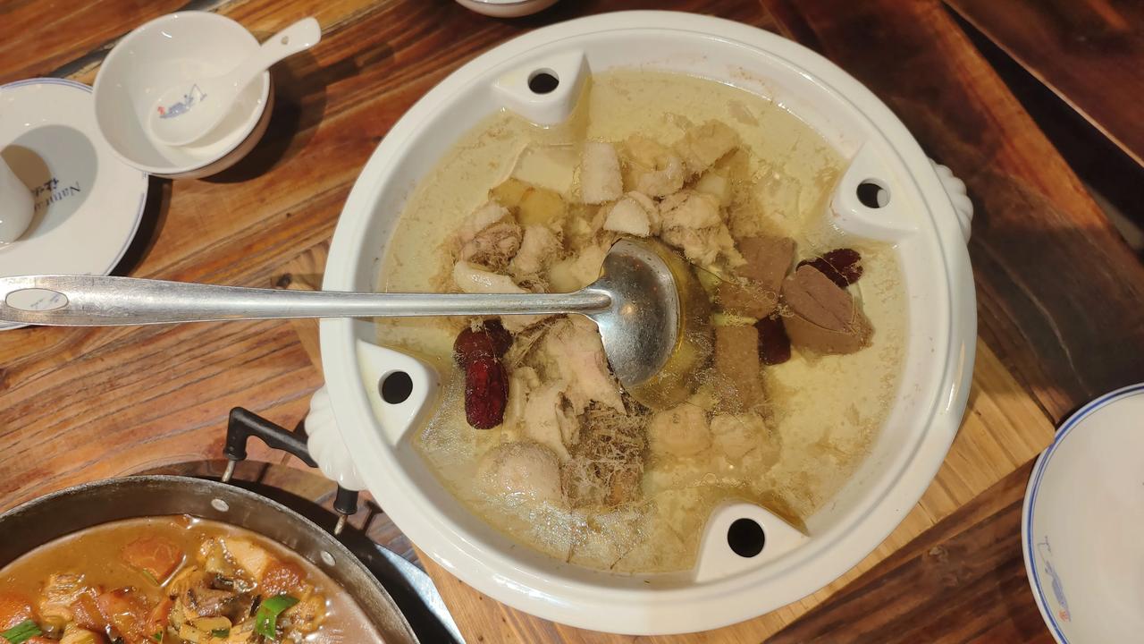 这家餐厅出名的是豆腐类的食品。