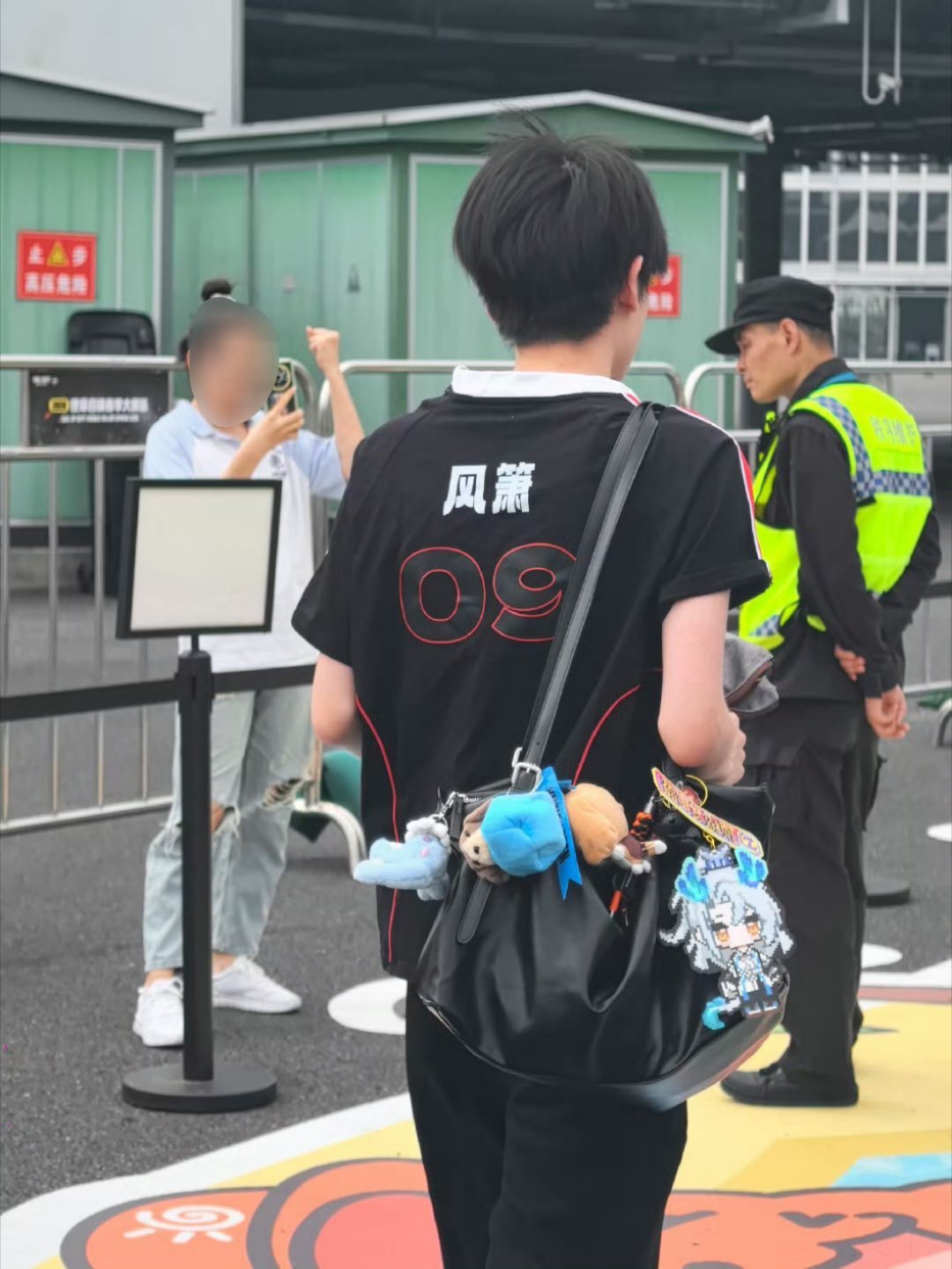 买的托特包为什么一直在长玩偶(•ิ_•ิ)? 