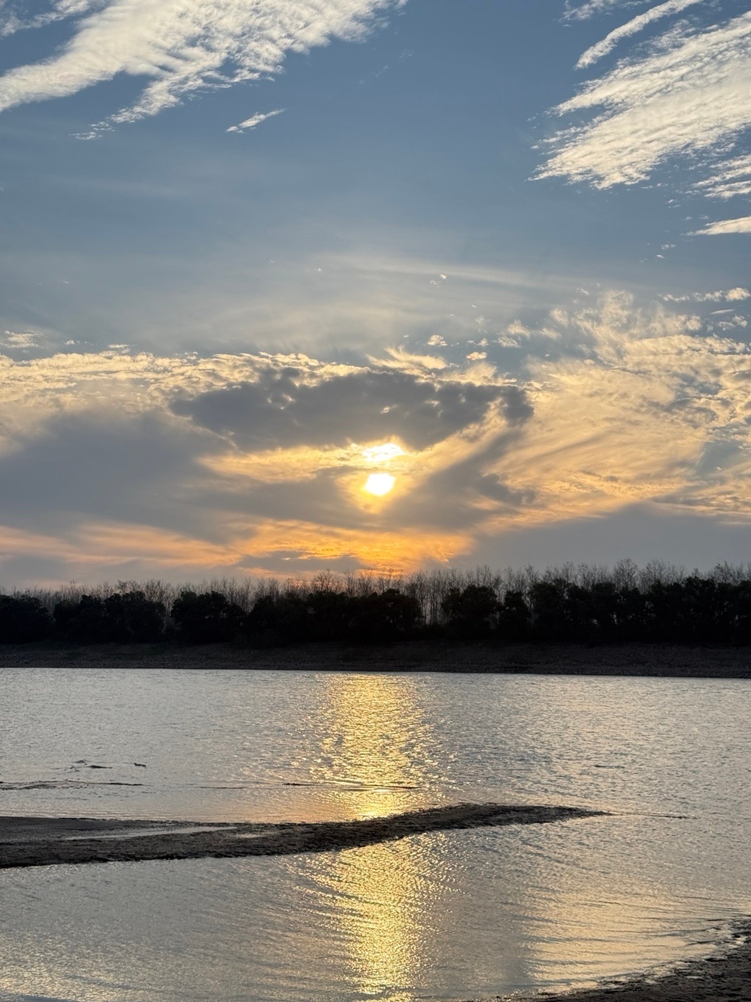 人生那么长，一城一池的得失，跟你真正想去的远方比，真不算啥。别被眼前的小挫折困住