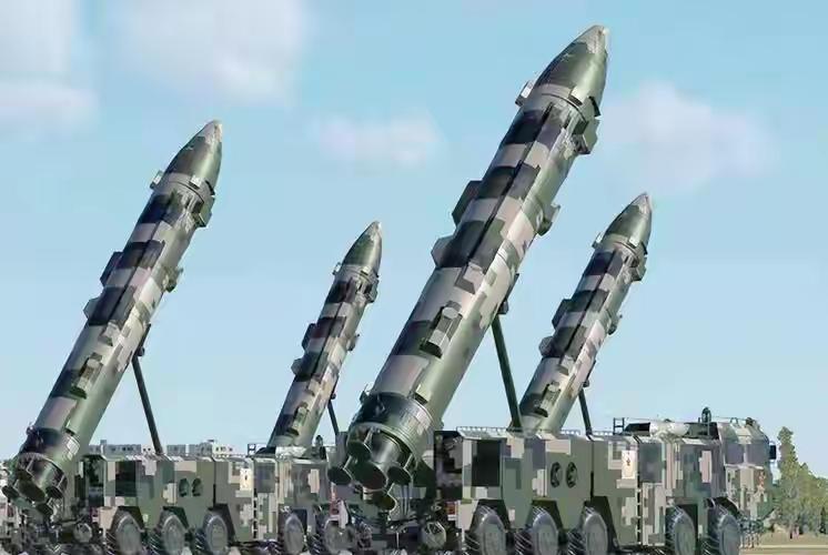 伊朗洞库导弹现“DF”字样，东风快递秘密出口？真相扎心了！
 
最近伊朗公开的山