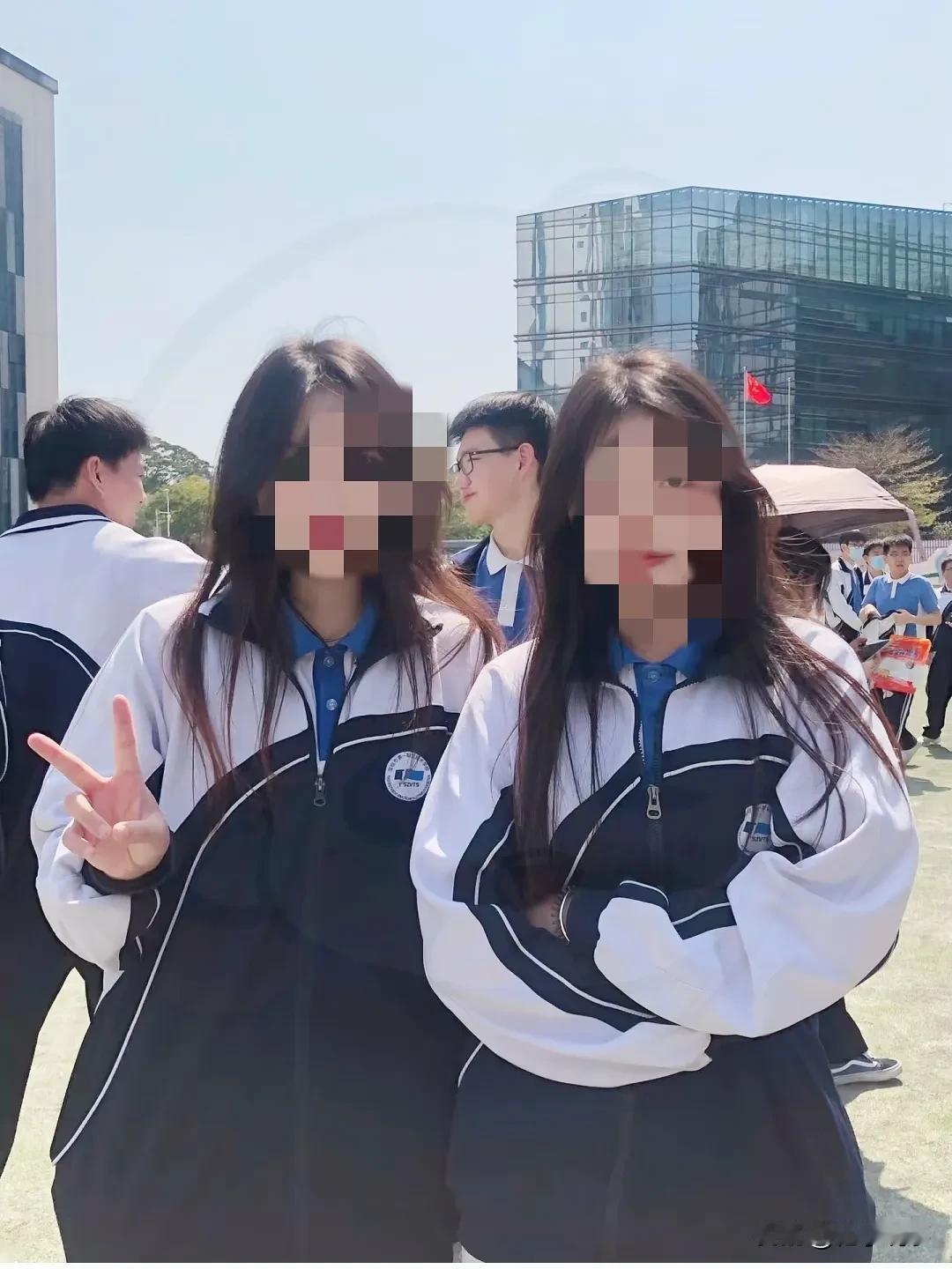 高考成绩出来了
我两个女儿一个481分，一个500分，不尽人意，有点心痛，她哭了