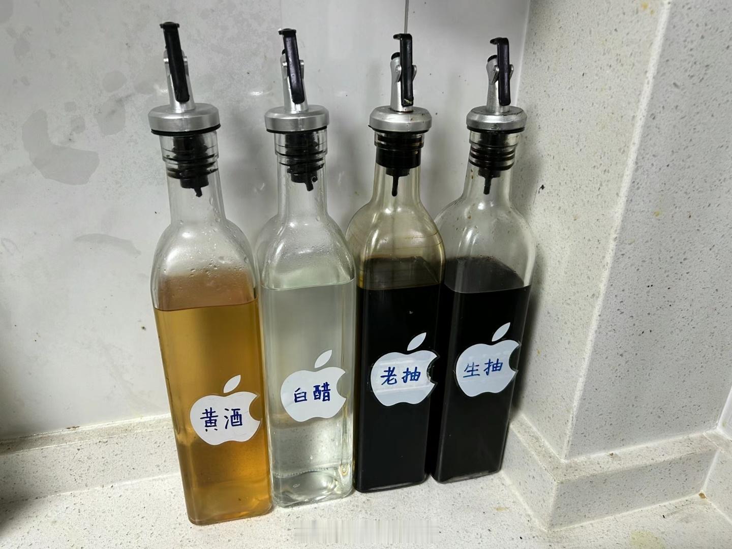 不怕你们笑话，虽然用了好几代苹果，但是还是不知道苹果贴纸到底有什么用看到有人当油
