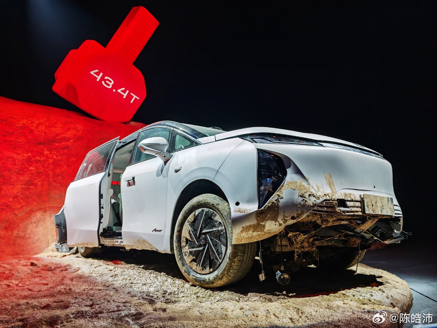 原来上次那台电池先被托底入侵40mm，然后被大货车追尾，再被顶下12米高陡坡的世