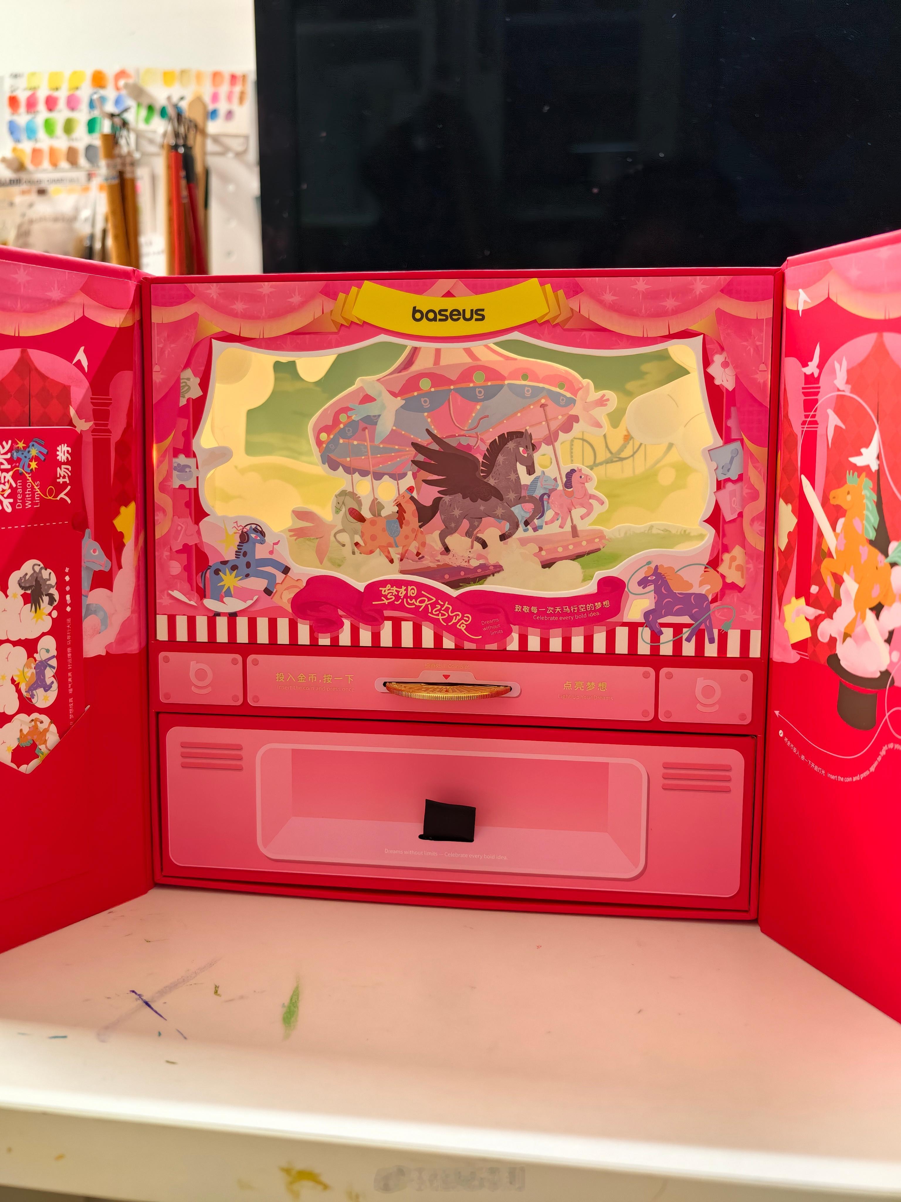 倍思马年新年礼盒，是一个音乐盒，里面还有移动电源和耳机MC1 Pro，真不错 