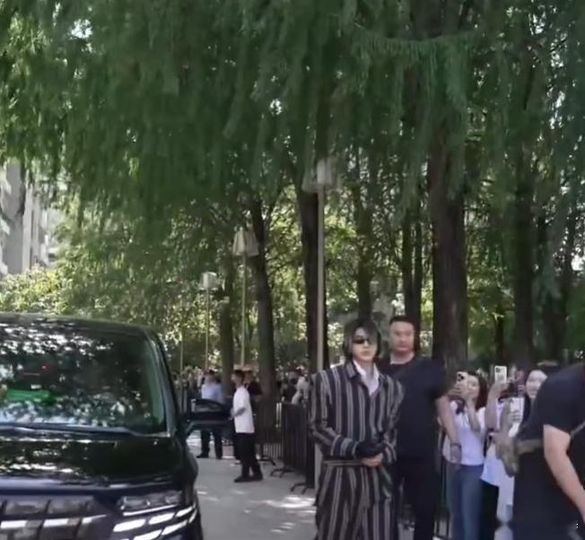 蔡徐坤Murad直播 他的气质真的太独特了，清冷中带着温柔，帅气中透着干净，直播