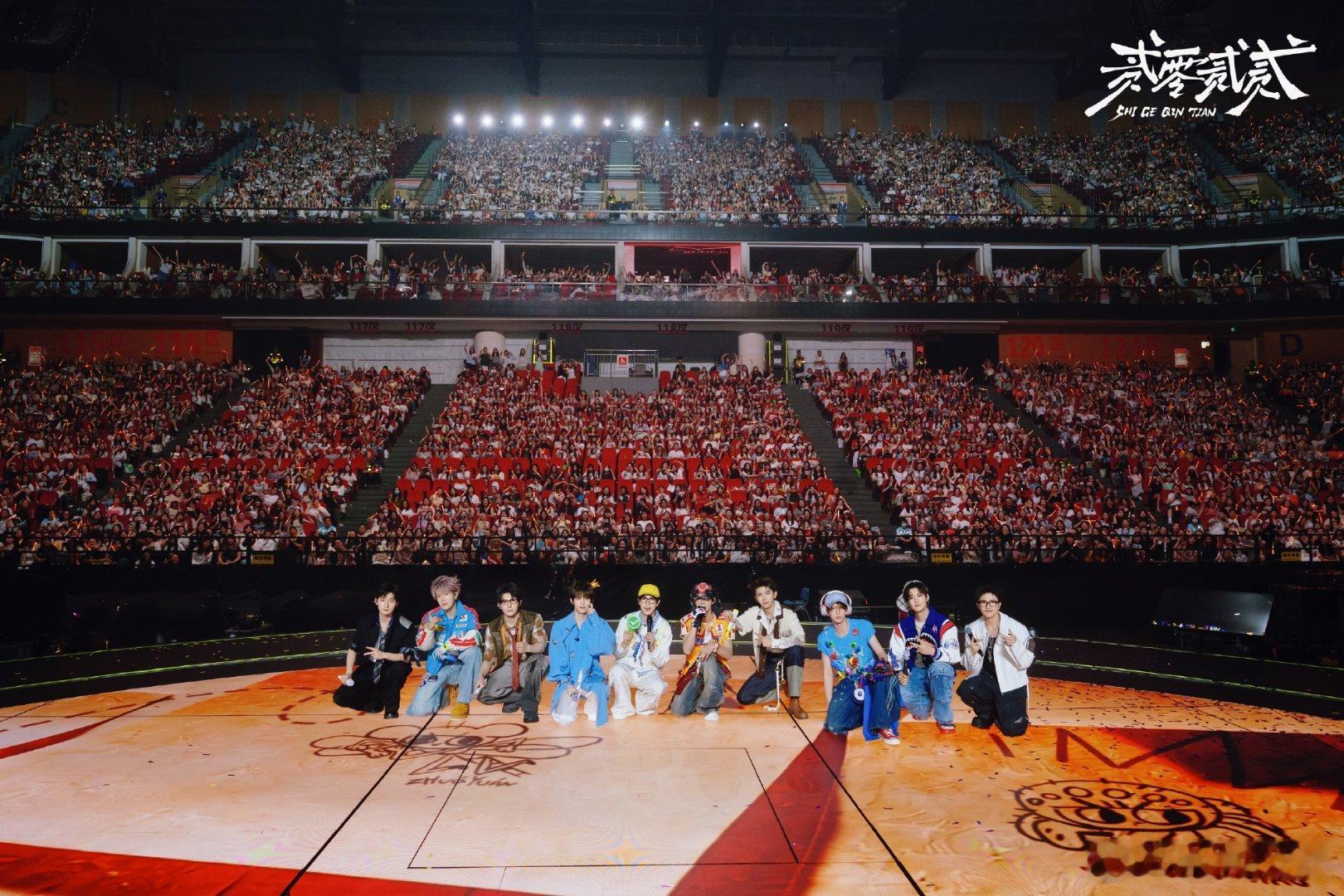 十个勤天巡演全程不下台自家演唱会 当然想怎么玩就怎么玩大家今天一定要玩的开心哦！