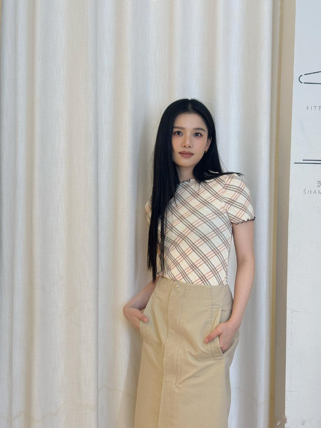 投稿：张婧仪× Burberry很美好，仪穿这个牌子有种青春感🌷 