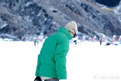 姚琛越野跑直播一路翻山越岭肆意前行，五公里路程稳稳把控节奏，步伐从容不慌不乱。自
