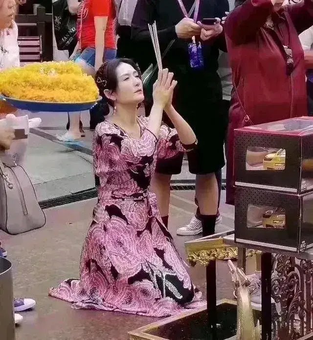 她在求什么？ ​​​