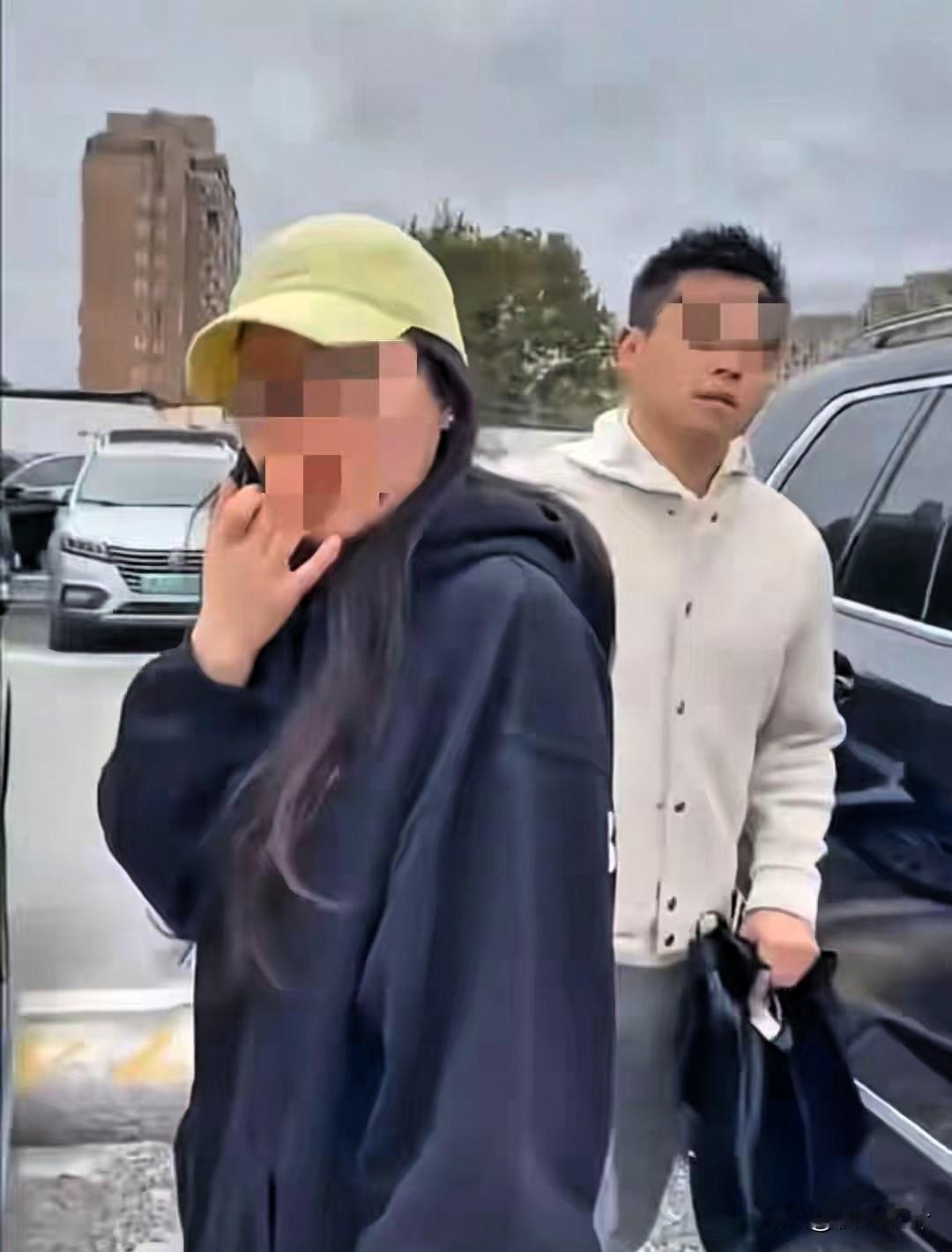 炸裂！女子在医院抓到老公带小三产检，正脸曝光，身份被扒不简单

上海一位大姐陪老