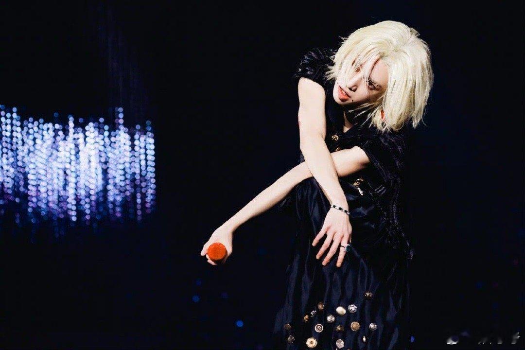 华晨宇3天送出超20万份礼物 华晨宇对火星人是真没话说，3天发了20多万份礼物，