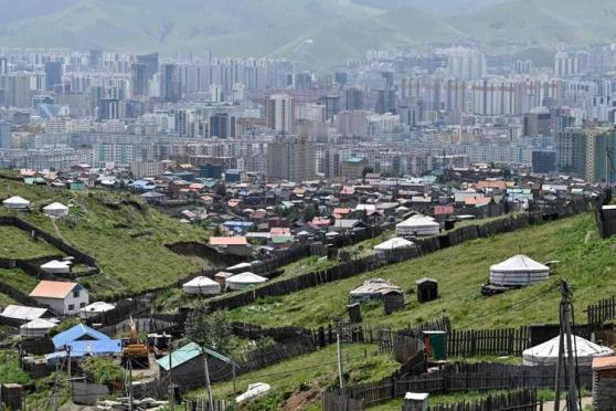 外蒙为何反华？如今宁可饿死也不向东大靠拢？
 
其实哪有什么复杂的深层矛盾，说穿