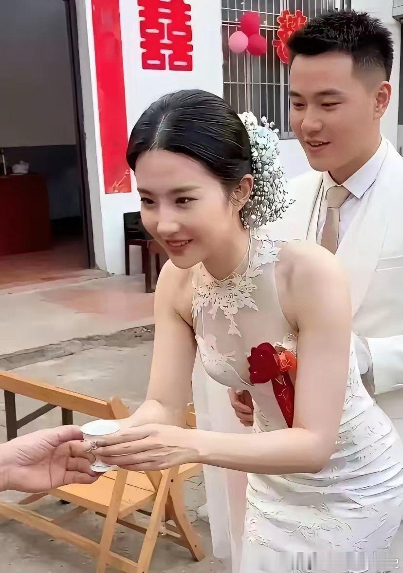 新娘撞脸刘亦菲！ 
