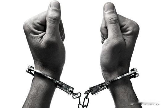 北京，一老板的专职司机，开走他的豪车十多天不还回来，被老板识破骗局后辞退。事后，