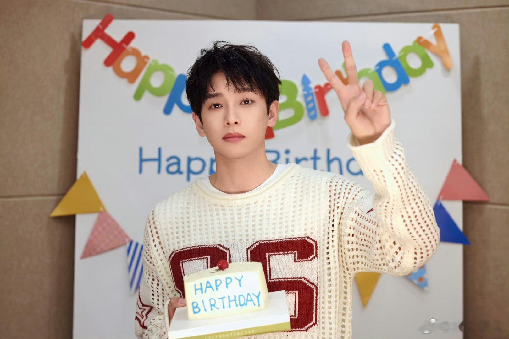 彭昱畅居然31岁了 无论是在电影、电视剧还是综艺，他的表现都很稳定。这种专业和专