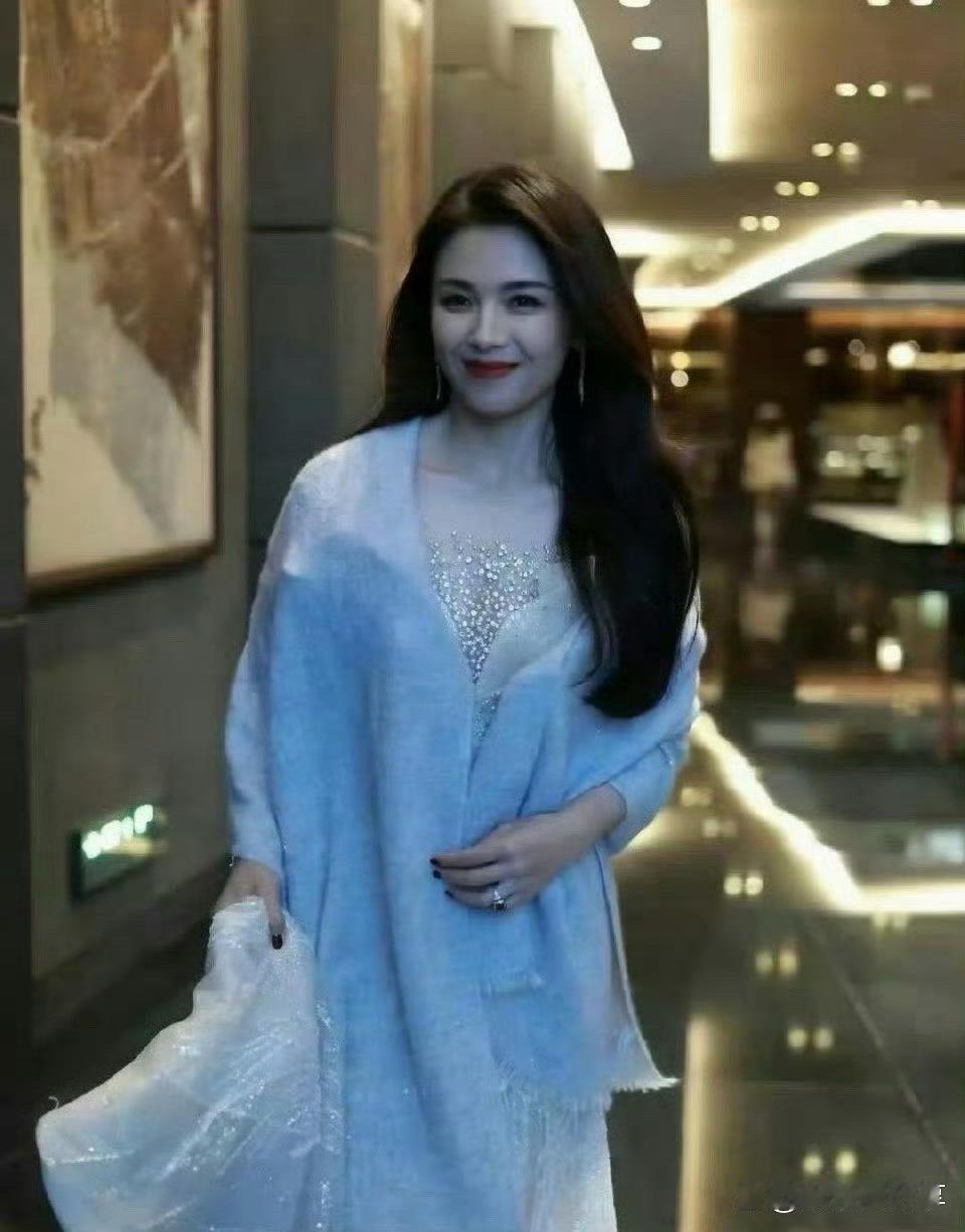 刘涛真是越成熟越有韵味，47岁状态依旧在线，看着就像三十多岁，气质绝了 