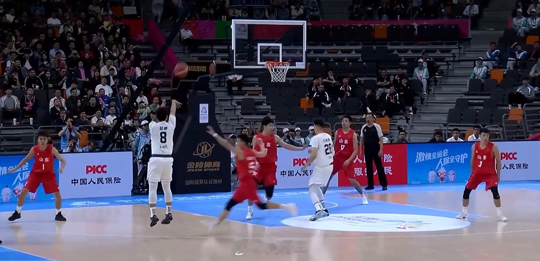再进压哨球，赵睿帮助广东全运男篮领先16分进入末节争夺。全运会全运会日记广东男篮