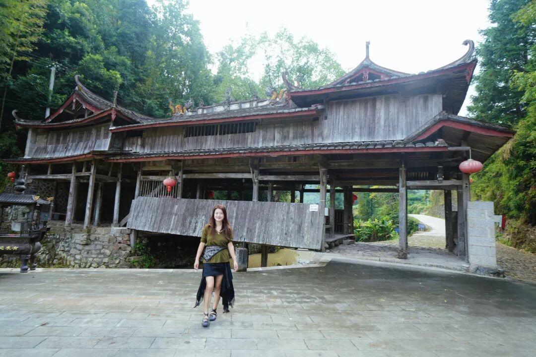泰顺三魁，百家宴发源地，一个镇蹲齐三座国保廊桥。
刘宅桥的旧木、薛宅桥的茶叶蛋、