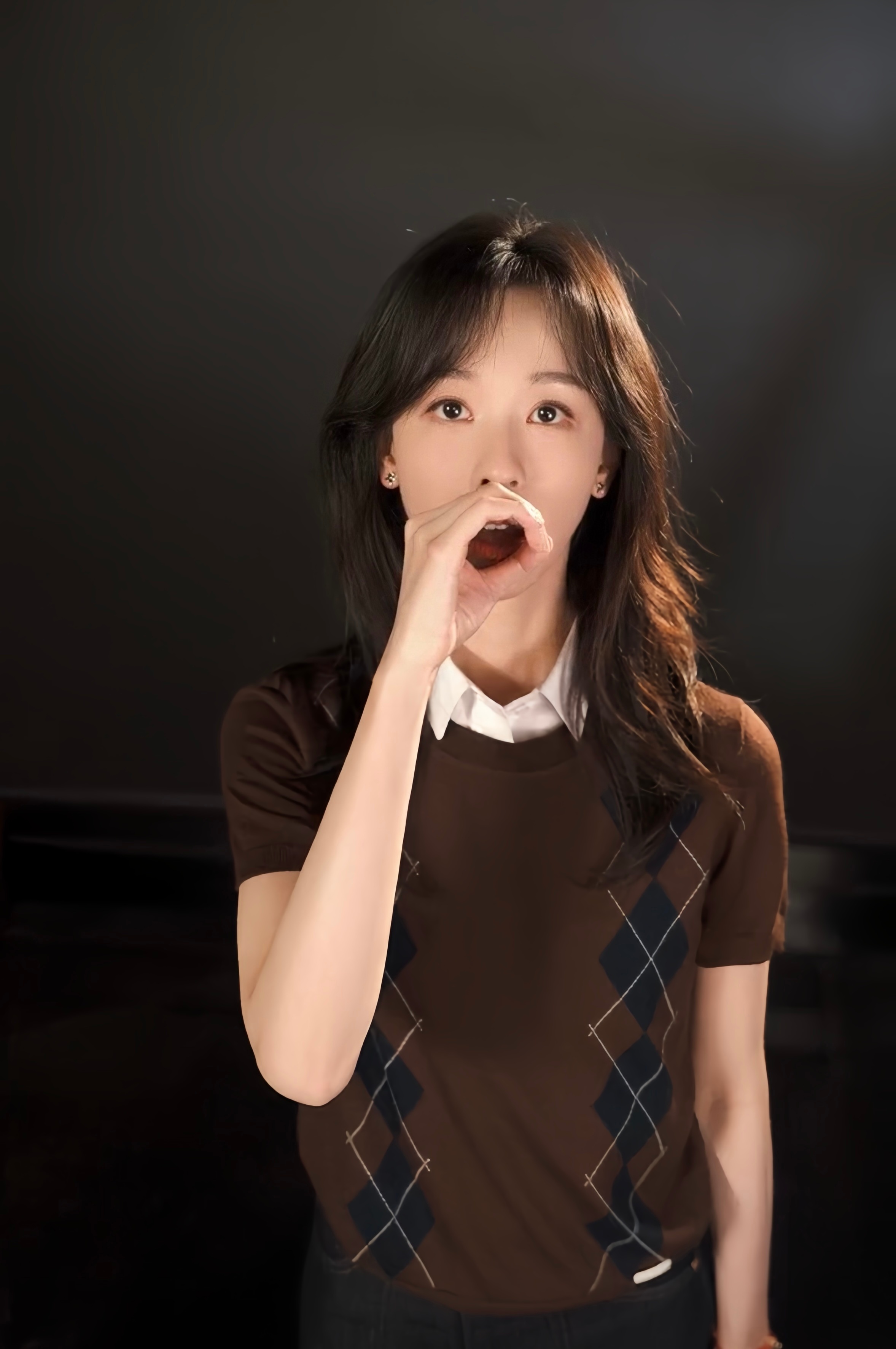 一个特别美萌的小女孩送来了LOVE陈都灵