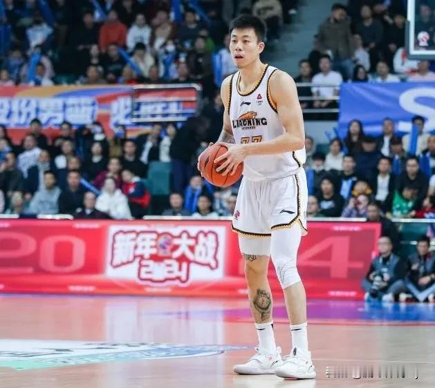 随着福建男篮75：89不敌辽宁男篮，本场比赛暴露出3个可笑的事实。

1. 尽管