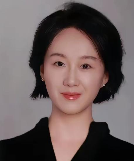 导师杨昀，在圈内算是彻底“社死”了。不是因为学术出了问题，而是他把自己的博士生，
