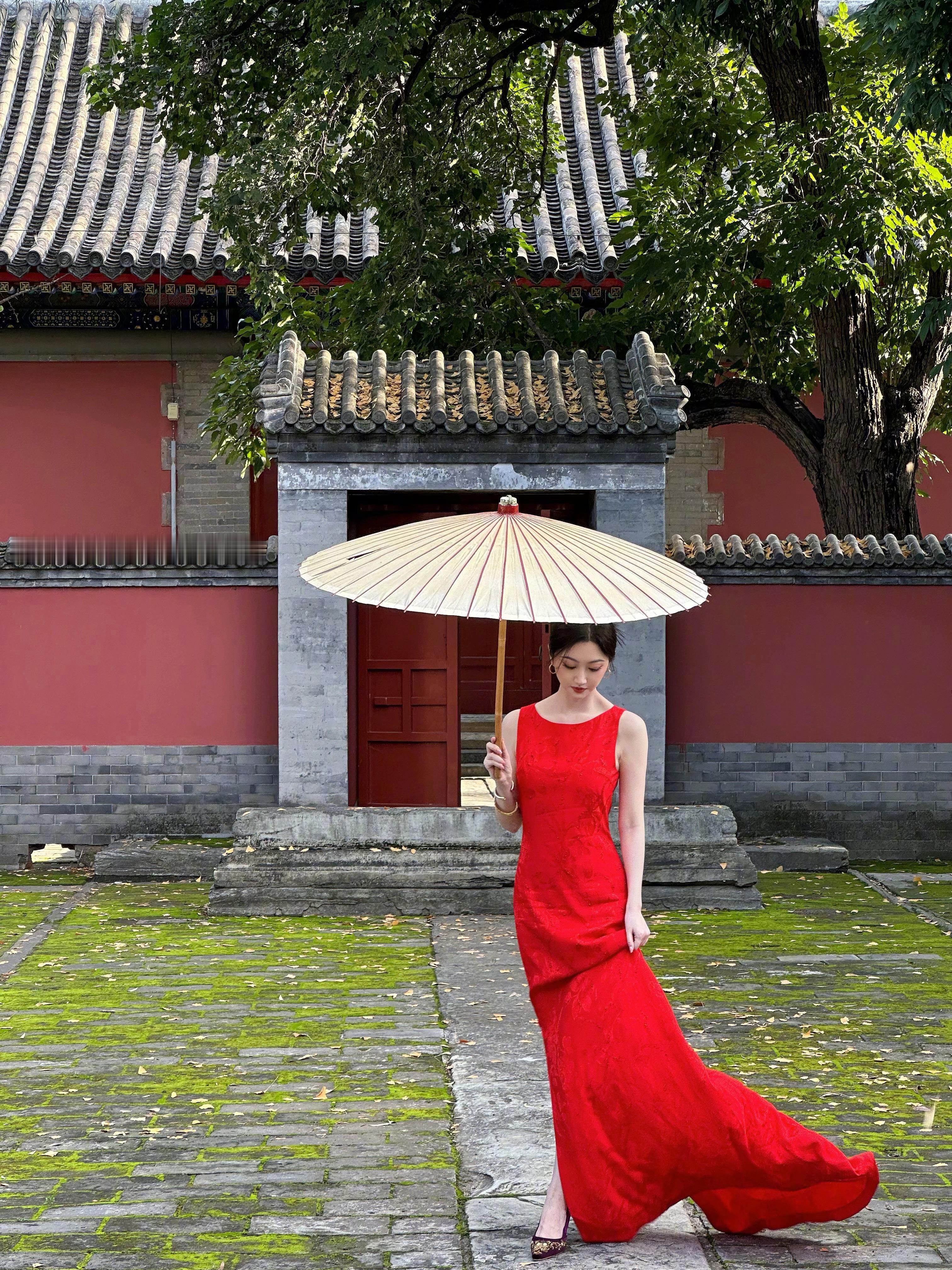 景甜工作室发了景甜拍照花絮！景甜还是很美的！ ​​​
