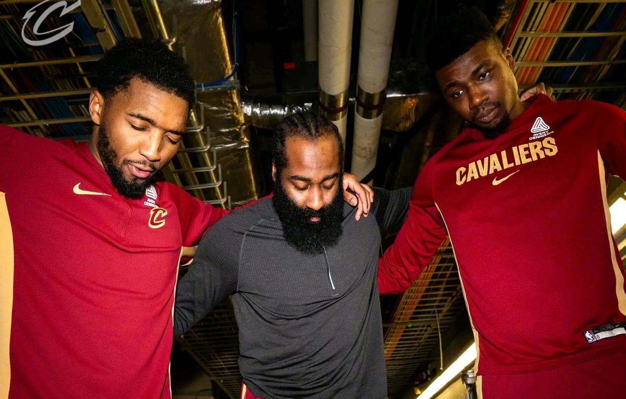 今年对骑士来说机会真的很好，能不能把握就看米球和登哥了

确实机会很好，骑士虽然