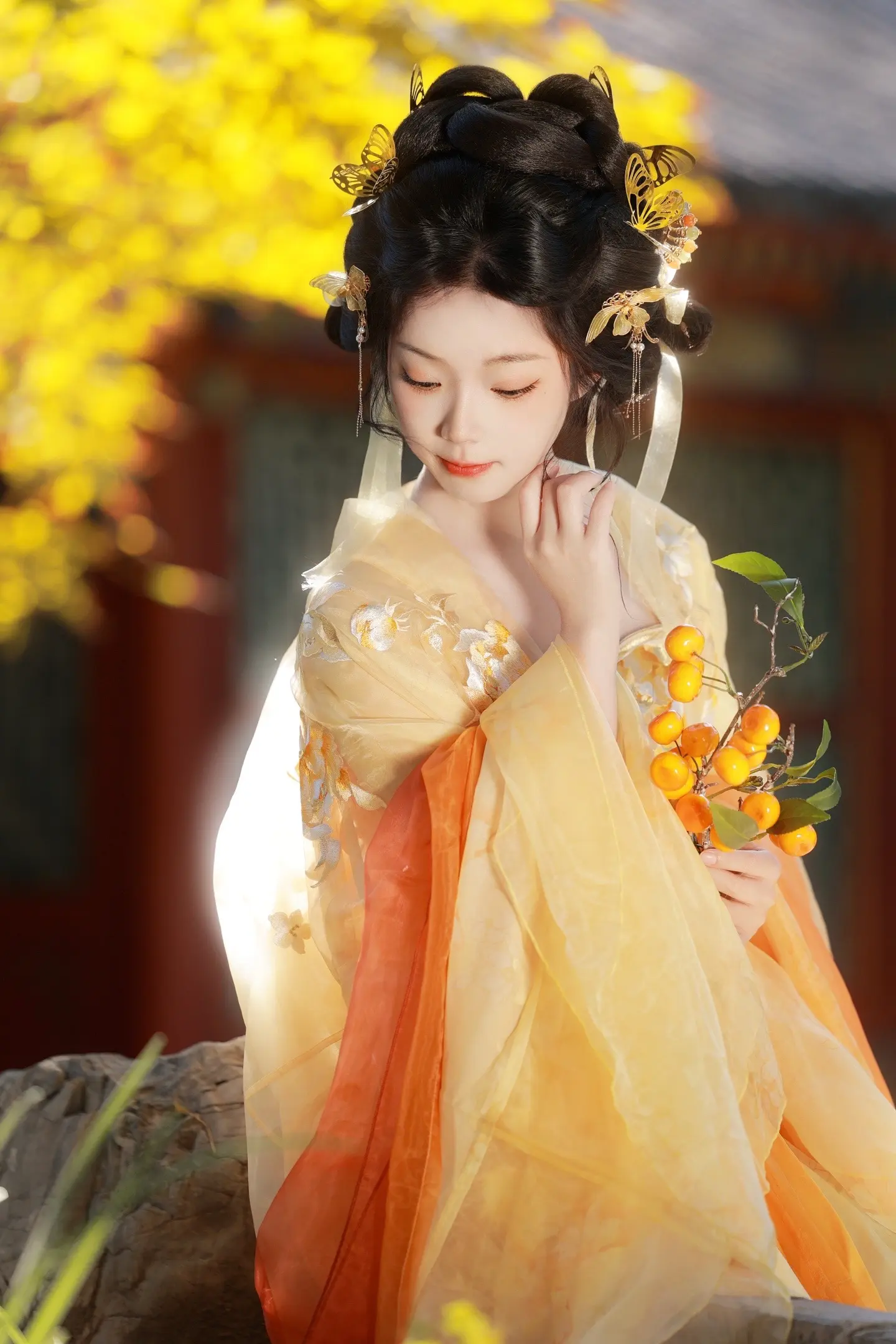 『云天收夏色，木叶动秋声』。