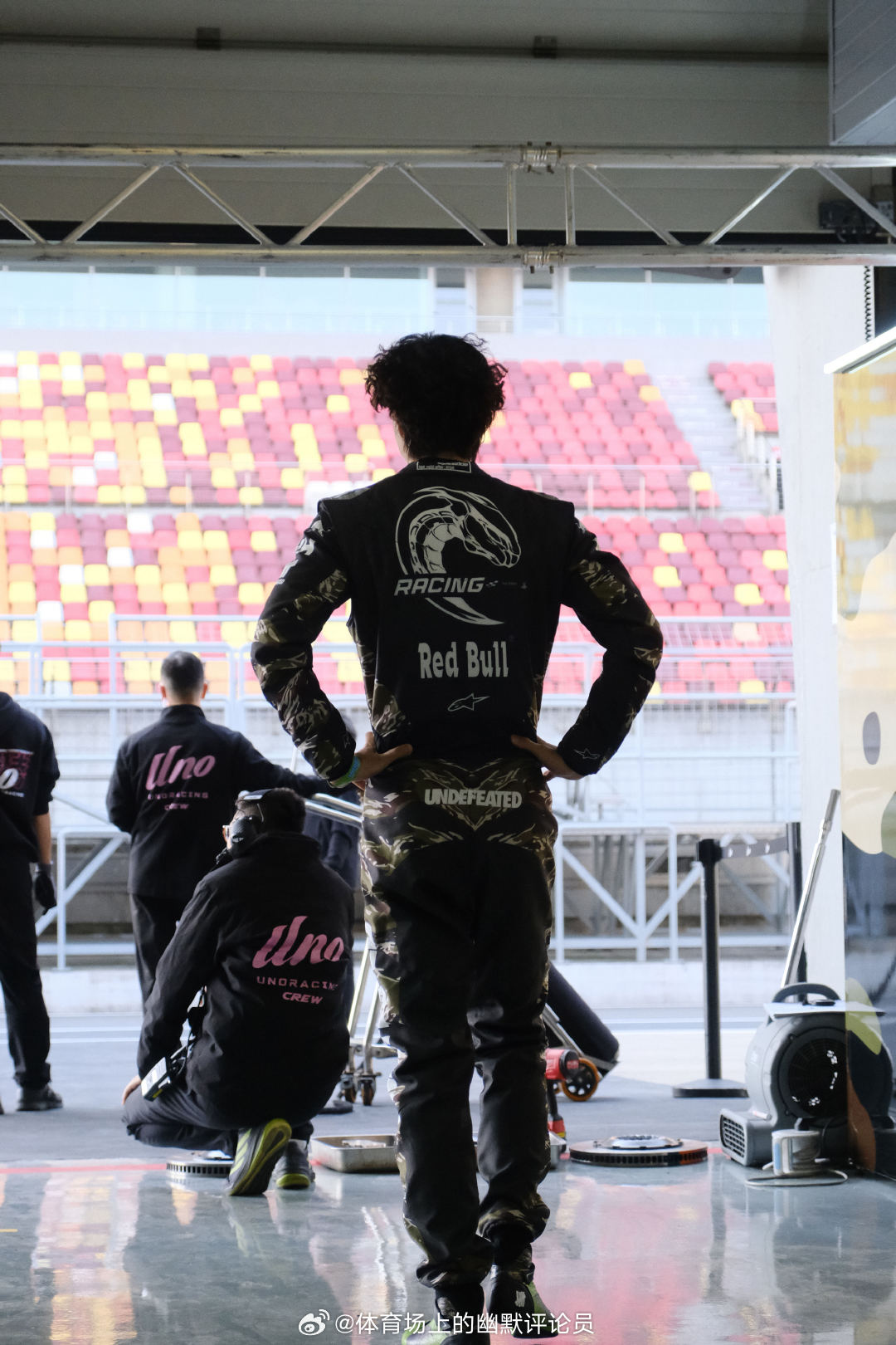 王一博 · 85RACING 「2026赛季季前测试𝗗𝗔𝗬 𝟭」破风逐影