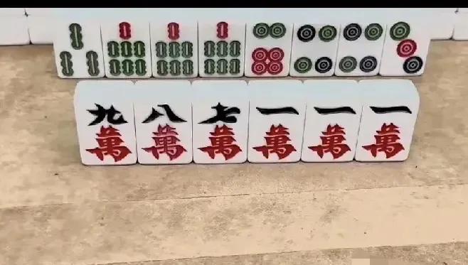 问了一千人都说三条不能打，靠张能力强，三六饼一样
这牌要是不打三条我把它吃了