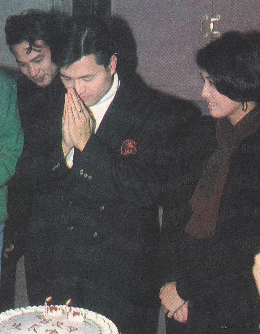 老照片欣赏：摄于1988年12月22日，吕良伟生日现场；这天是吕良伟33岁生日，