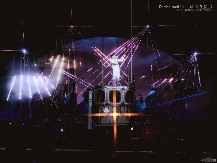 王铮亮王赫野内娱换乘演唱 之前和合唱画面还在眼前，转眼就要在佛山站换乘演唱啦！回