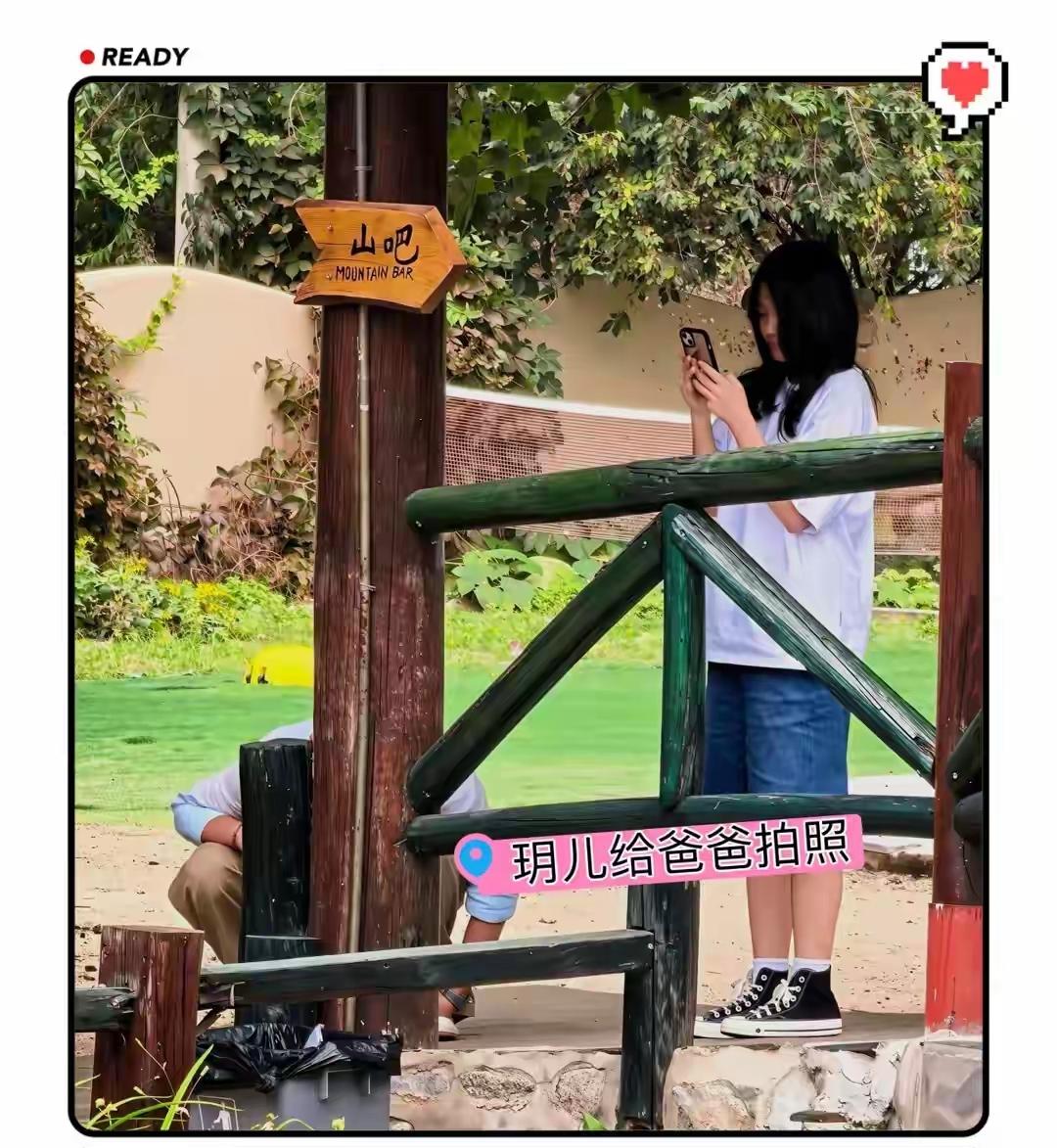 小玥儿和小箖儿来北京过中秋节，
这次有网友在北京怀柔偶遇到小玥儿和爸爸一起出游，