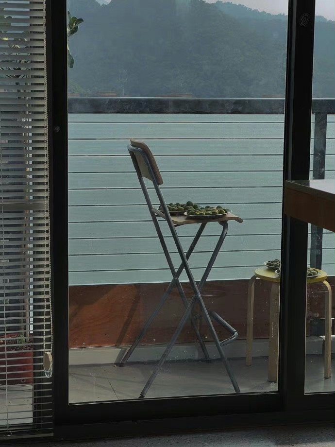 尼采说：一个人的精神层次越高，心理越健康。心理越是健康的人，越通透阔达，柔和从容