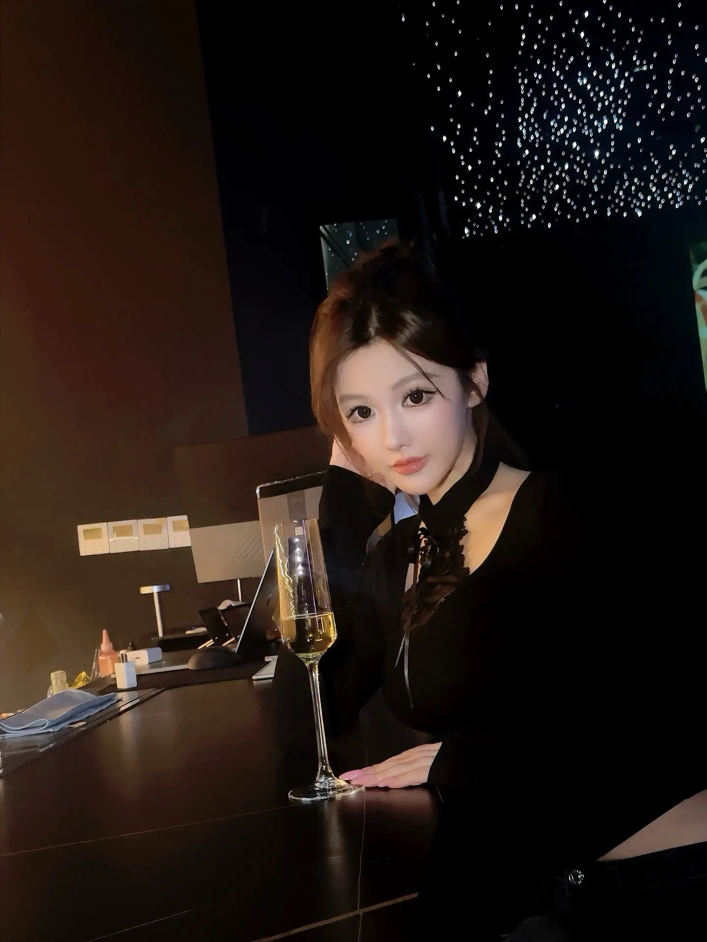 人声鼎沸氛围最高时 总是失去兴致