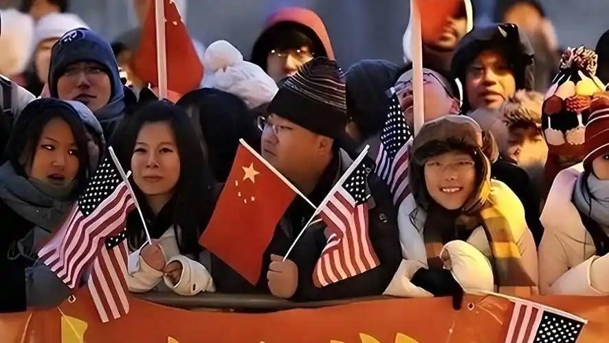 [微风]数十万在美华人宁可年年续绿卡，也死活不肯宣誓入籍，真不是因为情怀，而是被