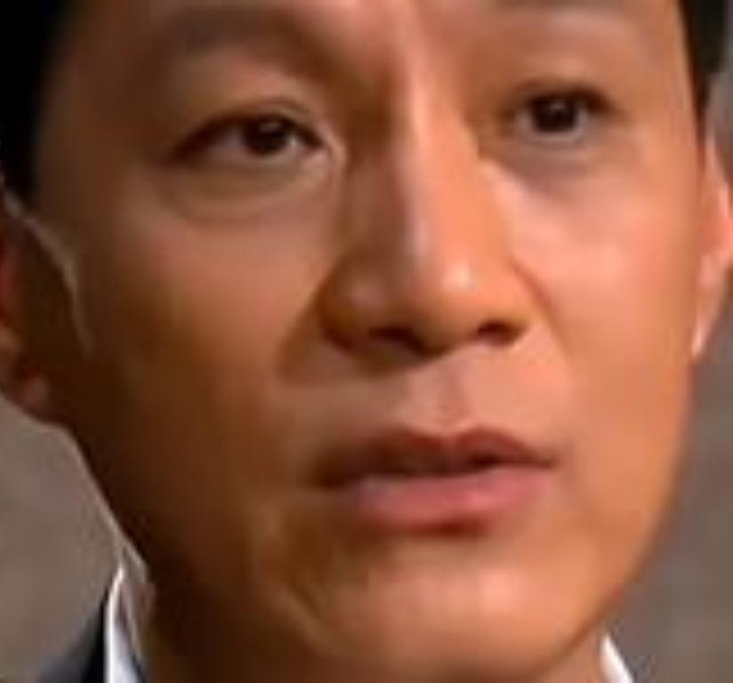 近日，北京人民艺术剧院院长冯远征在接受采访时谈及从演员到院长的转变，称这让他“更