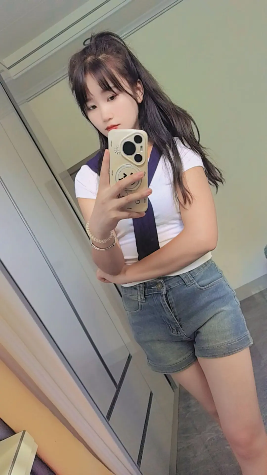 付出真心的人输了，爱吃醋的人也输了，特专一的人也输了，太重感情的人也输...