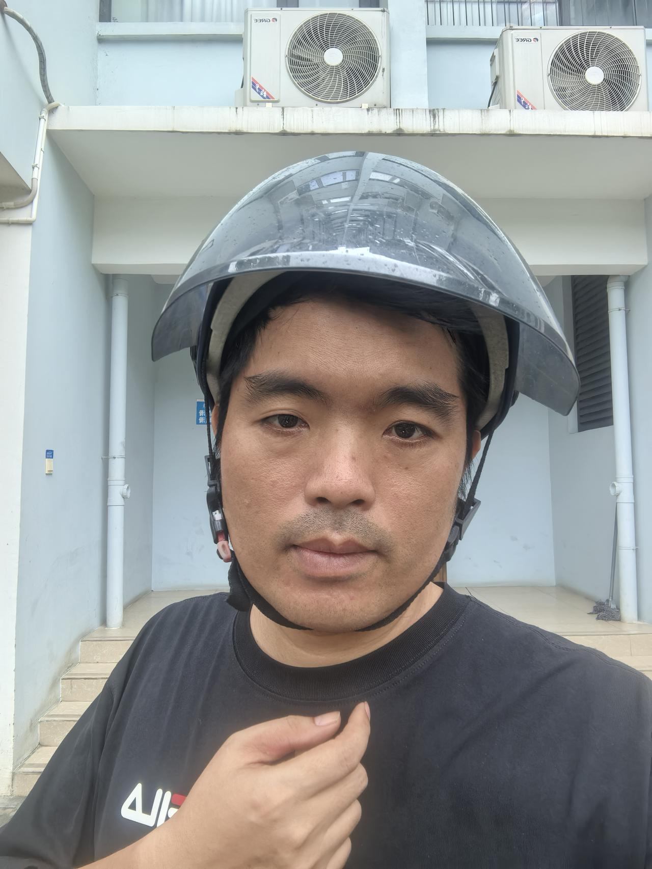 去海南女朋友家一个多星期，昨晚终于回到南宁了，今天一大早又匆忙的上线赚彩礼钱了，