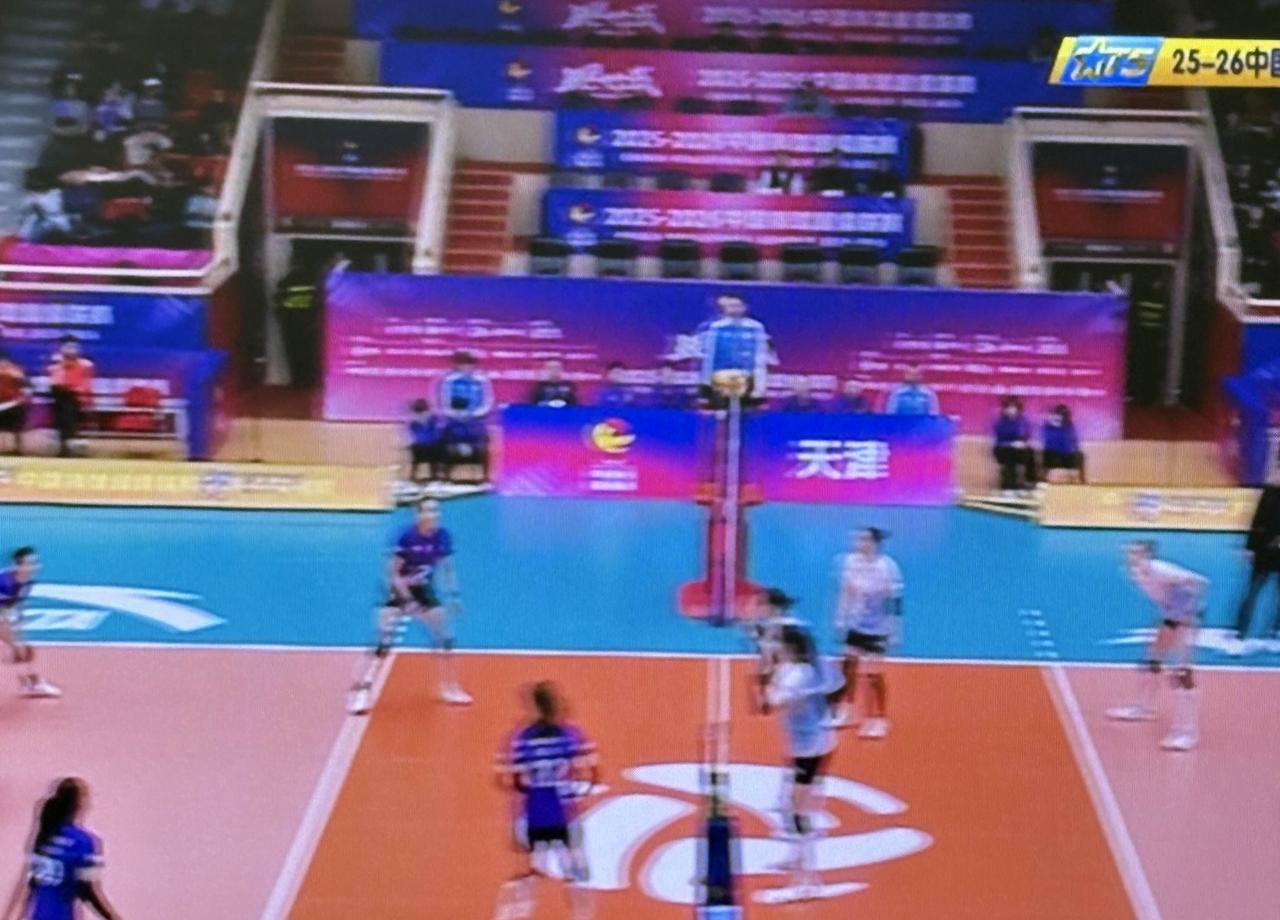 9.5分！
她一战打穿防线，天津女排夺冠夜藏不住的新核。
王艺竹扣球直接钉地板，