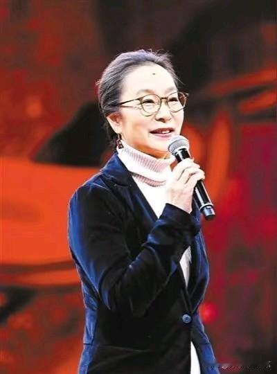 奉劝大家一句，
千万不要被奚美娟骗了，
她根本不是表面上看起来的那种人，实际上她