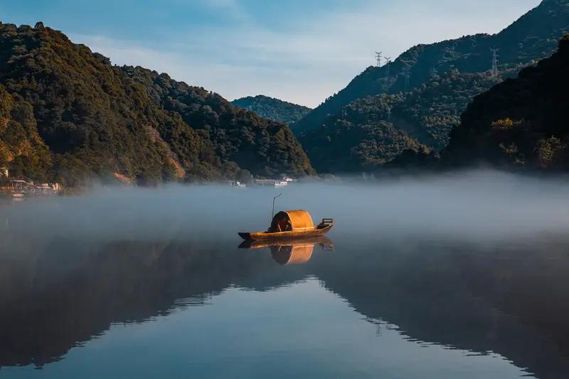 AI妙生图风清月朗一江水。