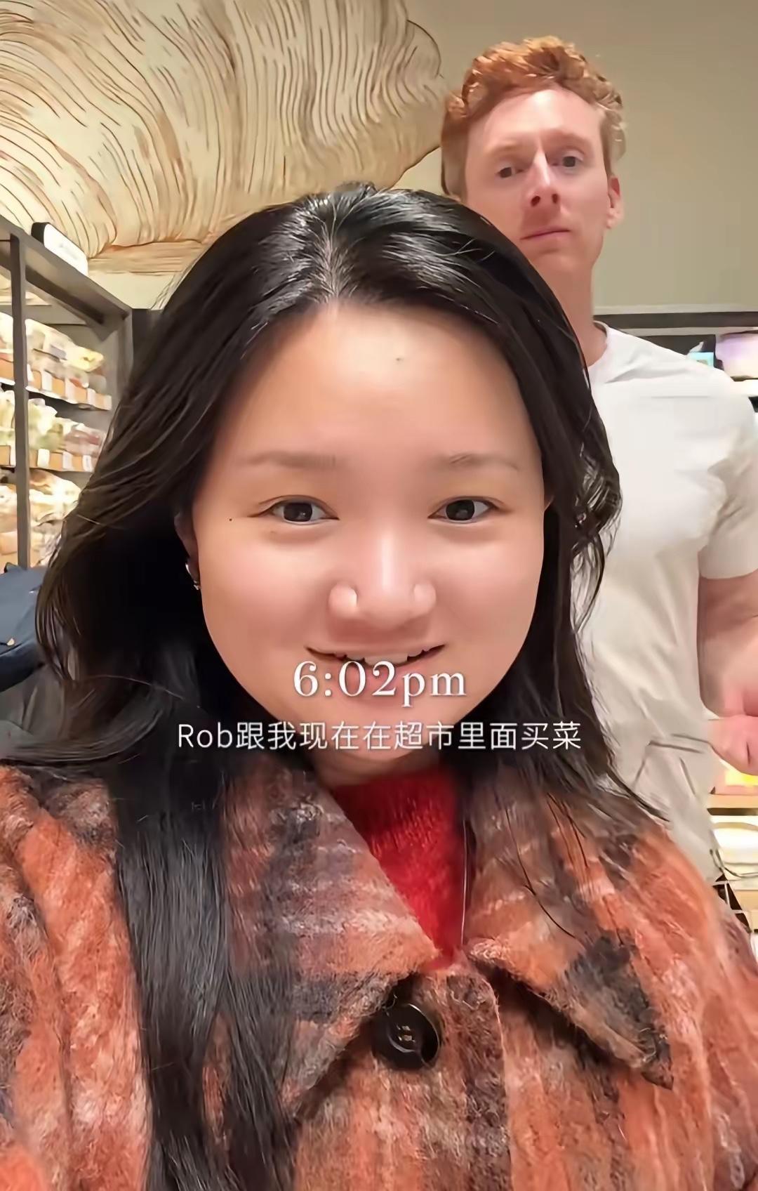 “在英国留学的女生为了反驳老A，晒出与男友的日常。她说和英国男友在一起一年多了，