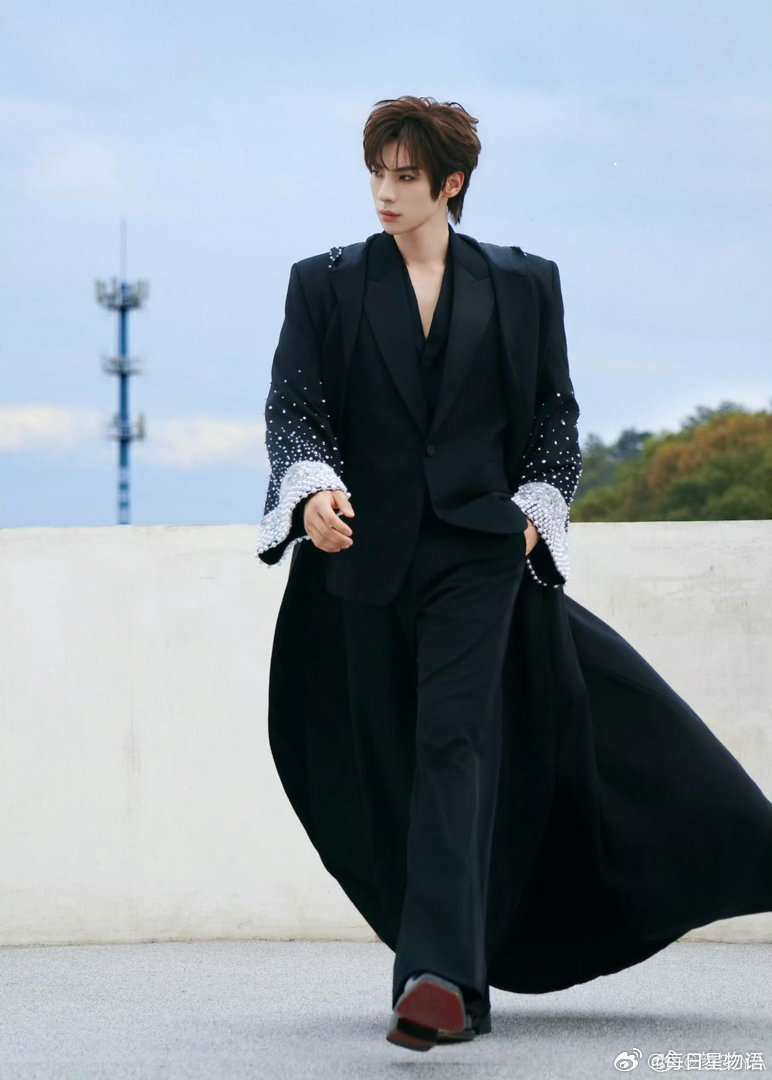 颜安采访一句正常一句抽象颜安张予曦赵昭仪互为捧哏 新浪娱乐盛典突击队✖️QQ音乐