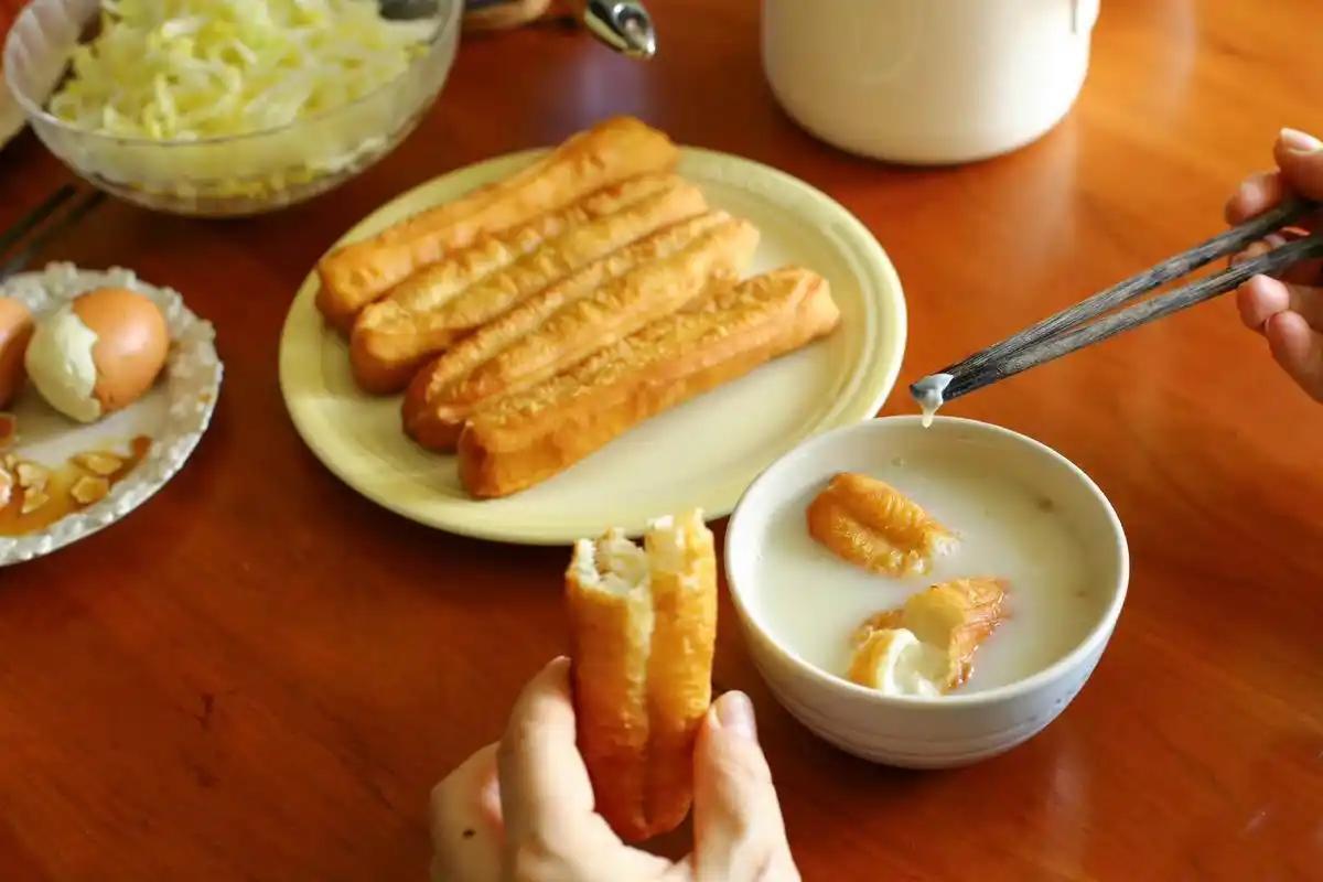 早上8点吃早餐错了？医生建议：过了72岁，早餐要尽量做到这4点

有些事啊，年轻