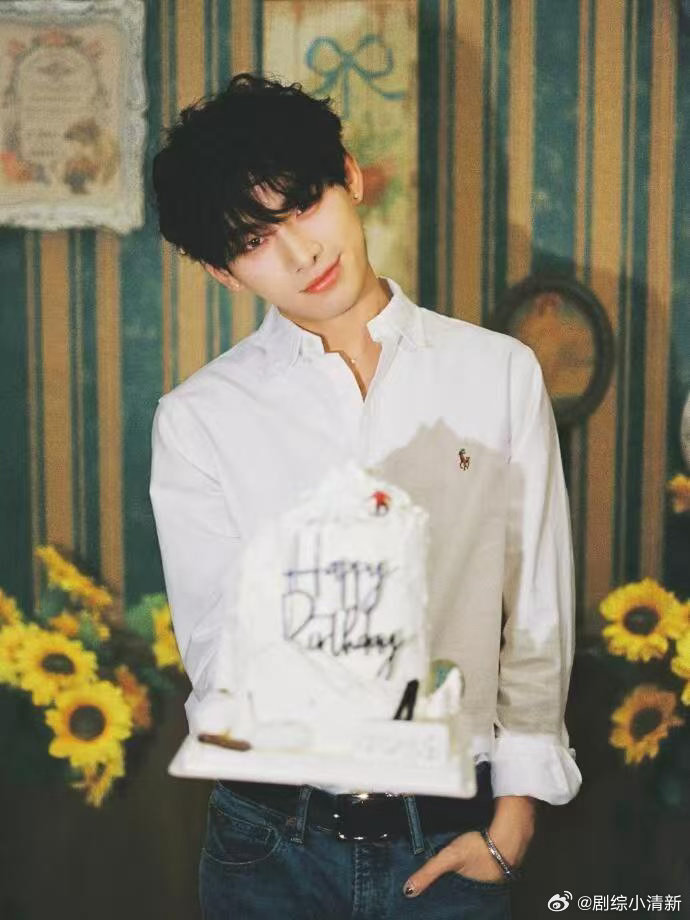 姚琛28岁四部待播剧姚琛四部待播剧生日剧照 十年时间，从练习室到摄影棚。28岁手