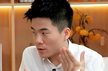 董宇辉说：“没有人主动联系你，说明你在别人的眼里当下没有价值
9月会理直播峰值超