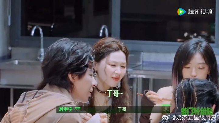 丁程鑫被哥哥叫成翘嘴丁程鑫一当哥哥就心软开始推理吧 丁程鑫：叫我一声哥就加菜。开