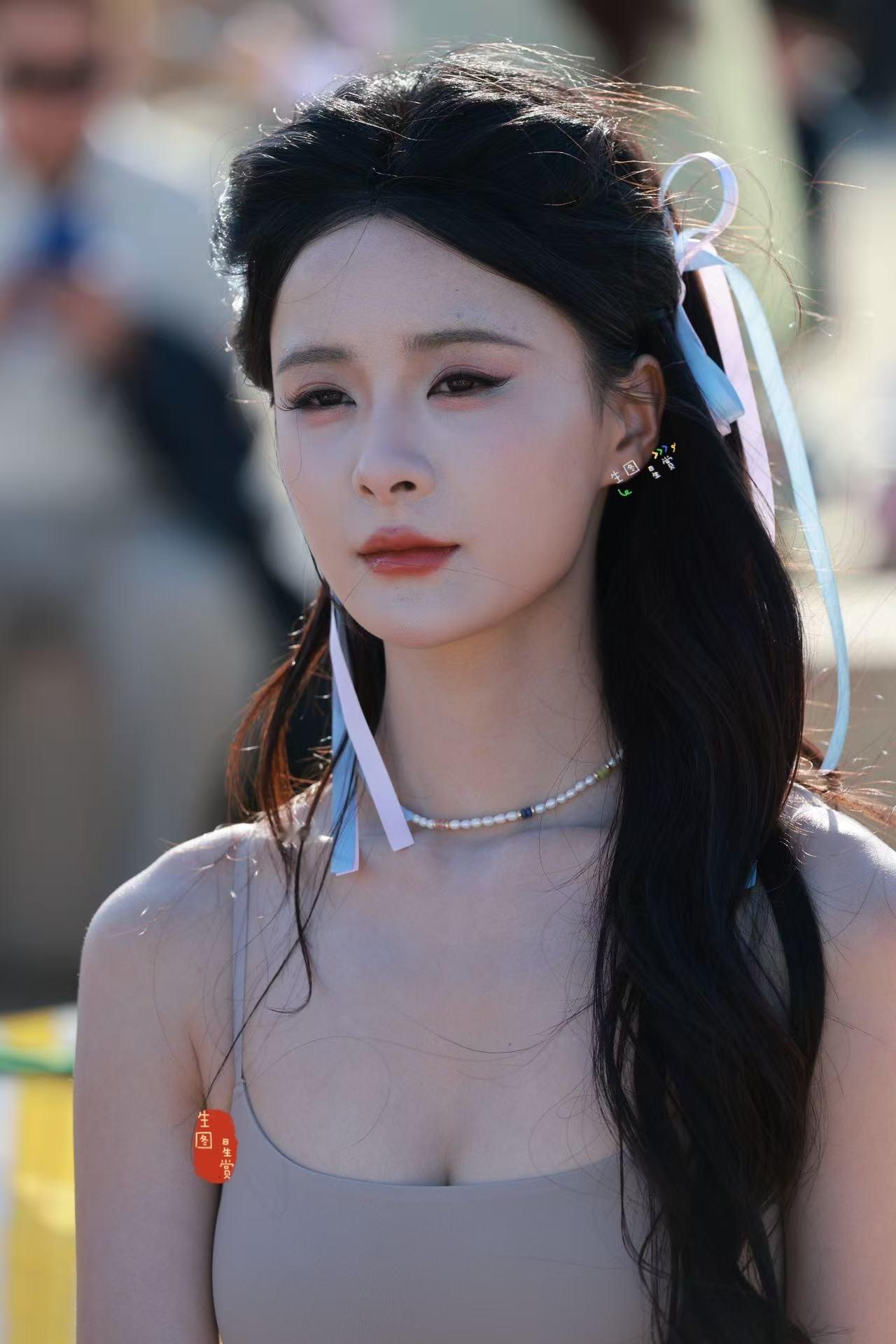孟娜ubras十周年海边看秀是纯辣风的小公主👸🏻