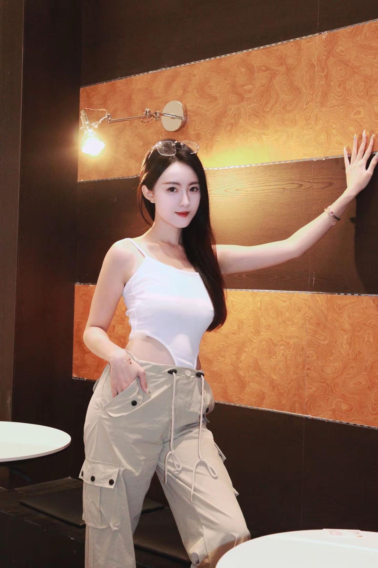 嗯哼，周末时光，不要瘫在床上哟…